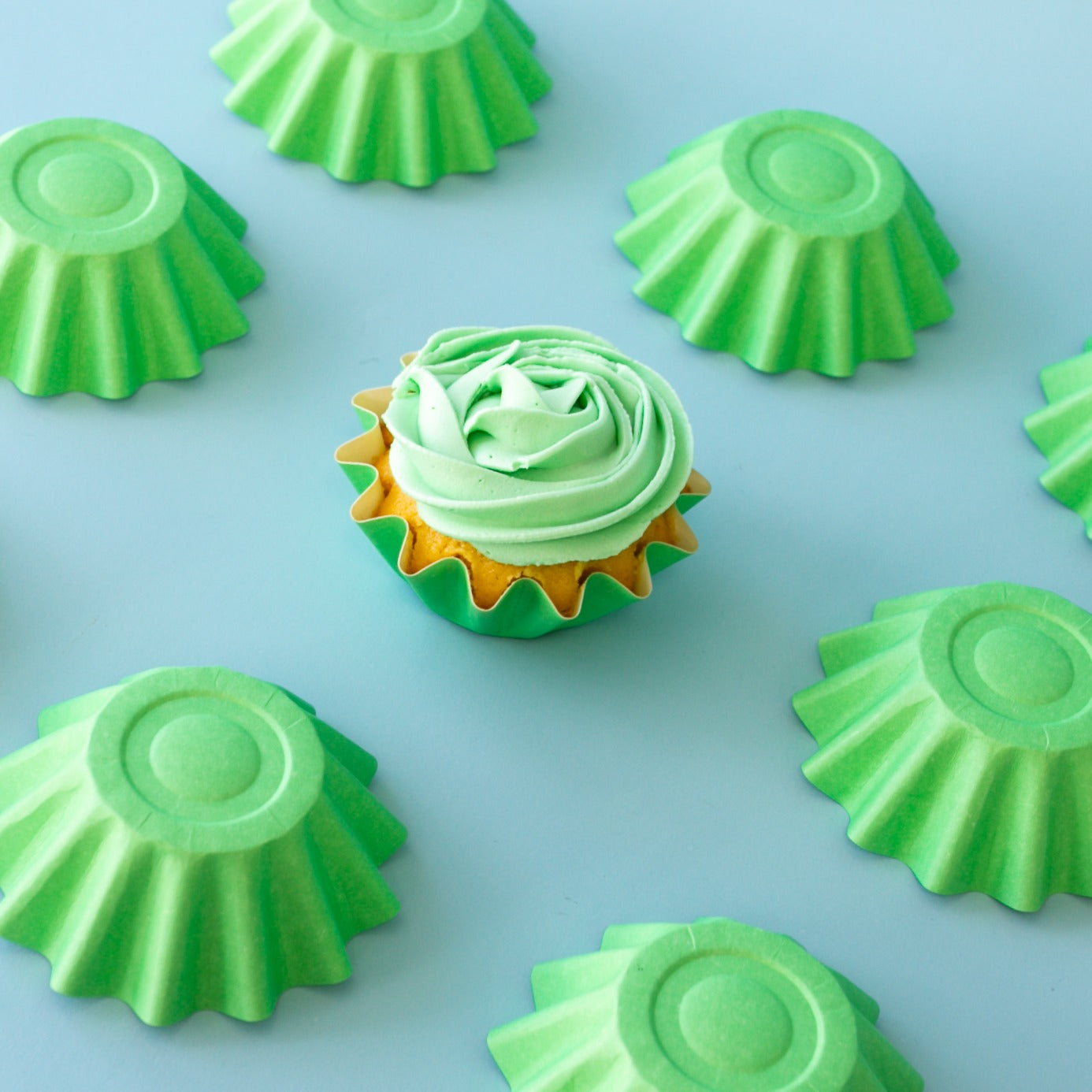 PASTEL GREEN Bloom Baking Cups (24 pack) image 0