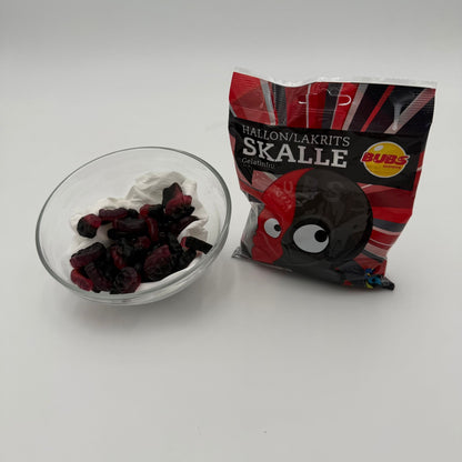 Swedish Candy - Bubs Raspberry/Licorice Skulls 90g image 0