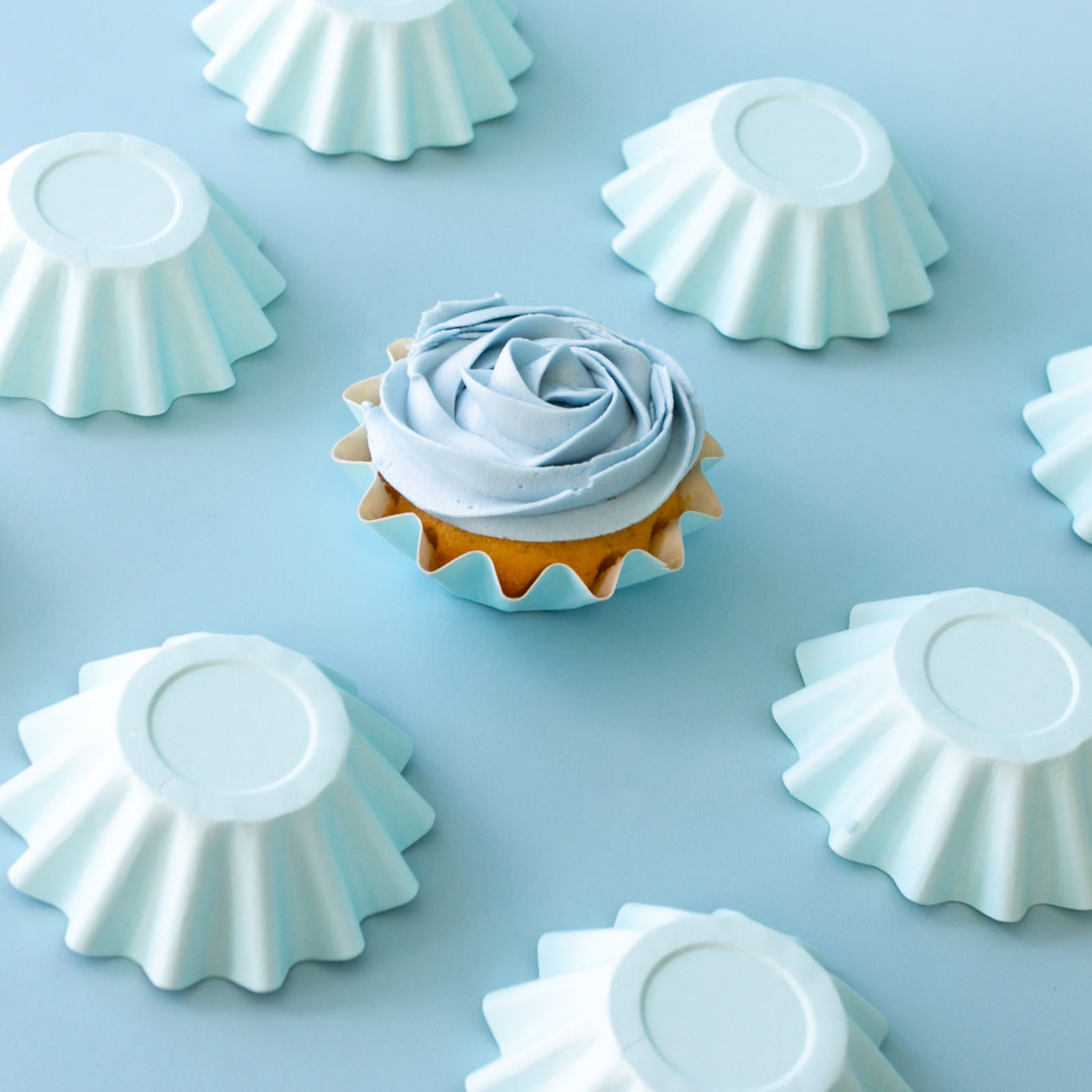 PASTEL BLUE Bloom Baking Cups (24 pack) image 0